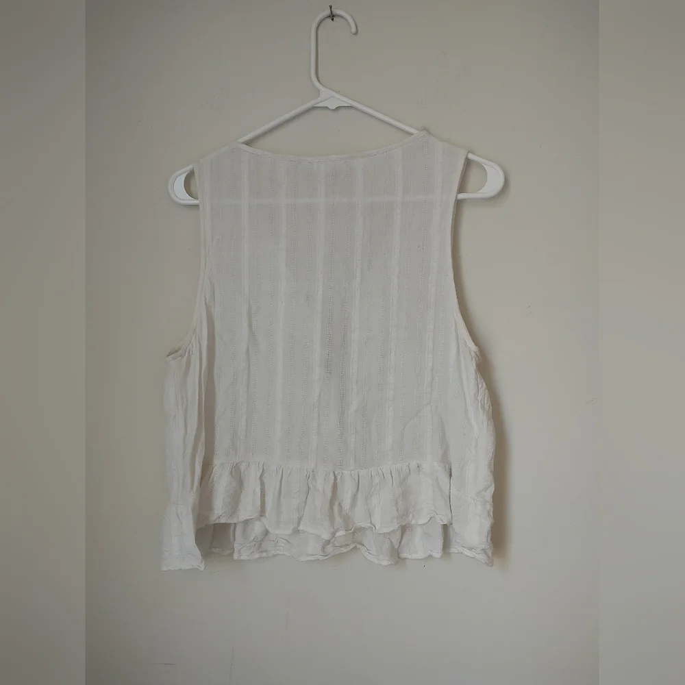 Cropped Tank 🤍 - Picture 4 of 4